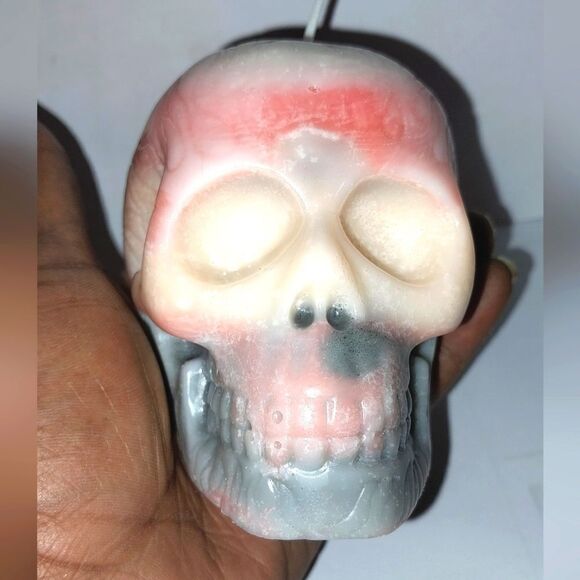 Hand crafted limited edition from our raging skull candle collection - Picture 5 of 5